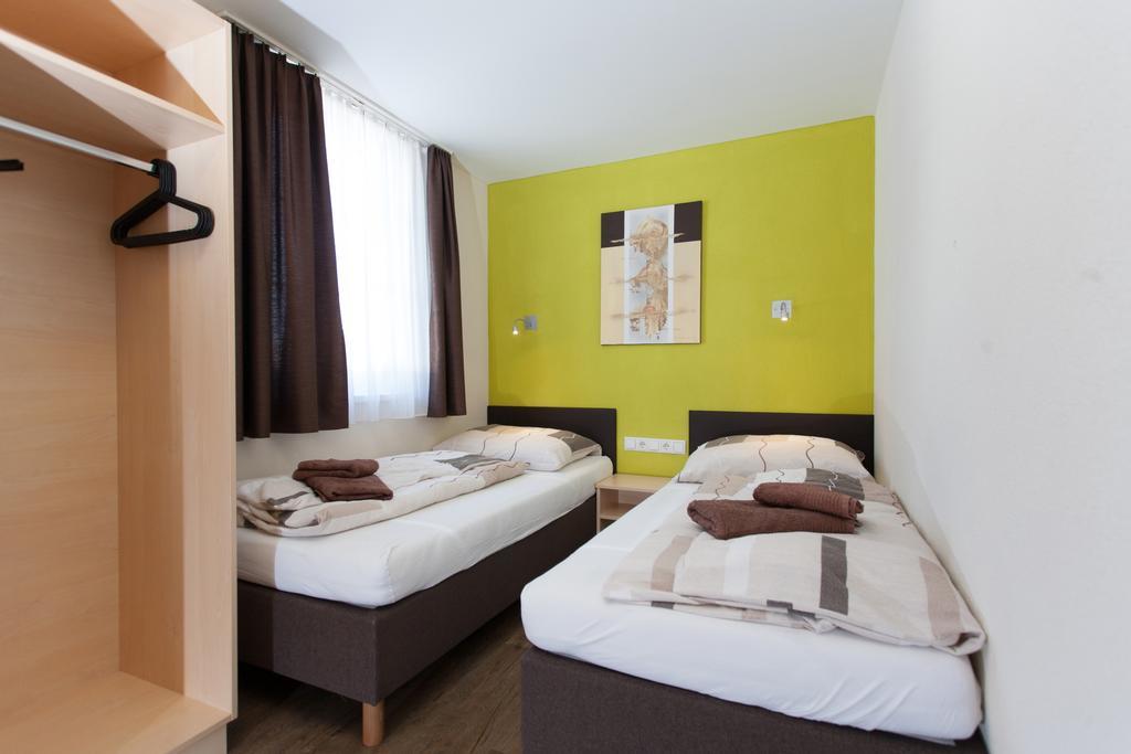 Rutsche Hostel Wenns Szoba fotó