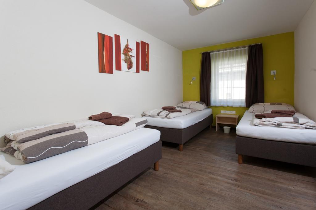 Rutsche Hostel Wenns Szoba fotó